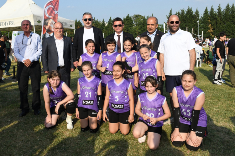 Bursa Osmangazi’de kız çocukları için Mini Voleybol Şenliği