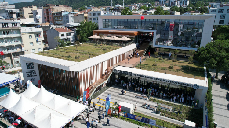 Bursa Yıldırım’da 7’den 70’e spor ve kültür merkezi açıldı