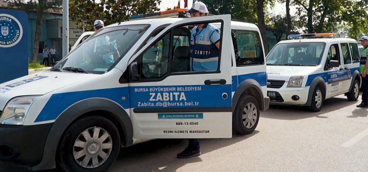 Bursa'da zabıta ekipleri bayramda da sahada