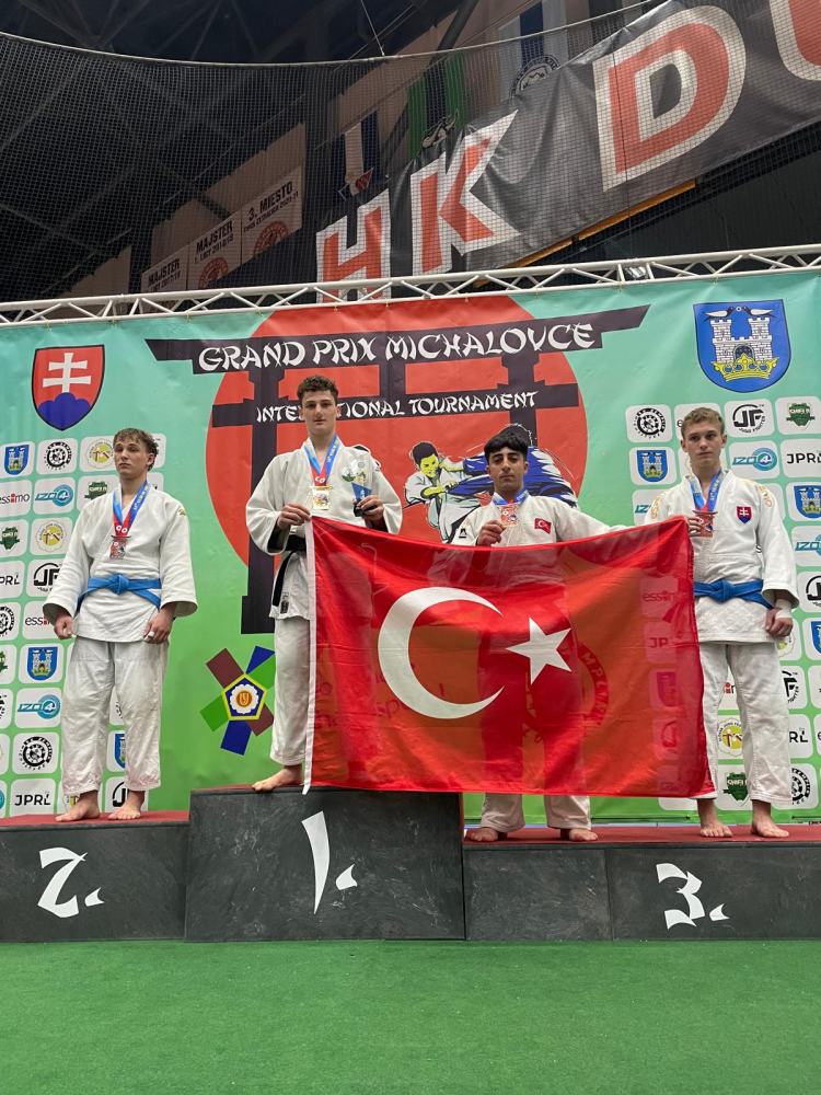 Bursa Osmangazili judoculardan tarihi başarı
