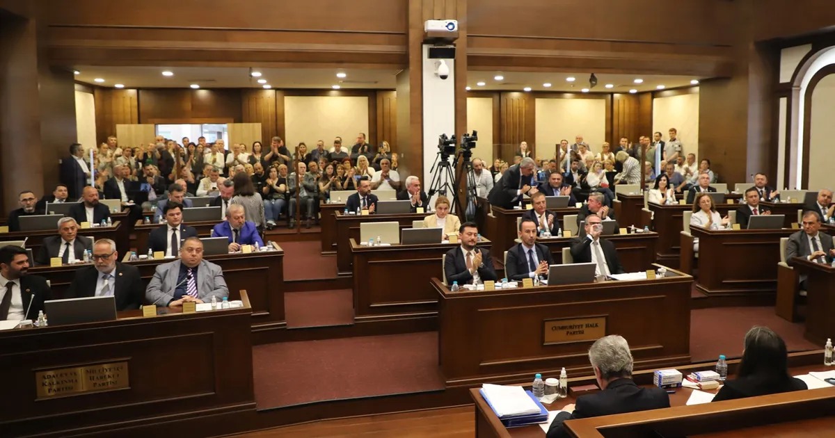 Büyükçekmece Meclisi'nde Başkan Akgün'ün gözaltı mektubu okundu