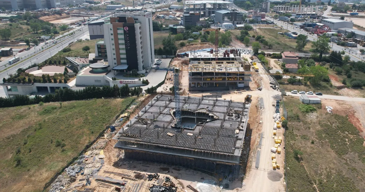 Çayırova Spor Lisesi’nde çalışmalar tüm hızıyla sürüyor