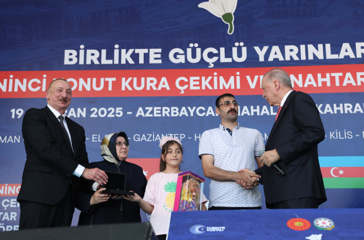 Cumhurbaşkanı Erdoğan: Deprem bölgesini yeniden ayağa kaldıracağız