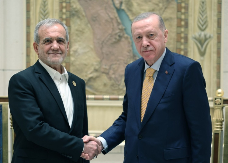 Cumhurbaşkanı Erdoğan, Putin ve Pezeşkiyan ile görüştü