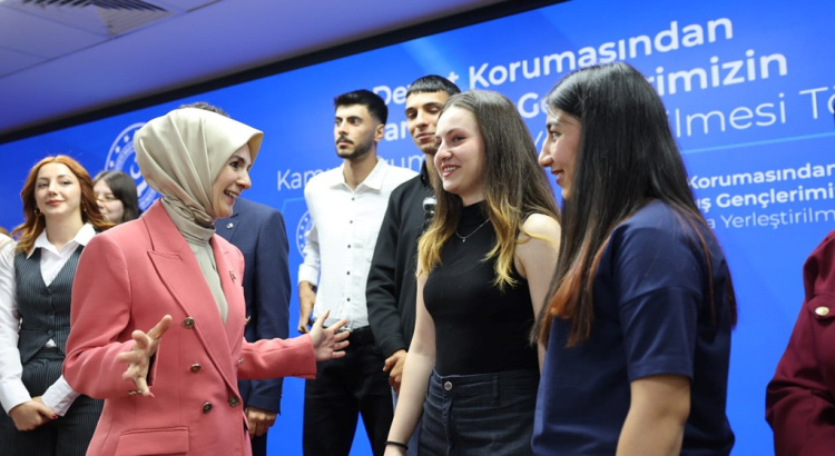 Devlet korumasındaki gençlere kamuda iş fırsatı... 608 genç daha kamuya atandı