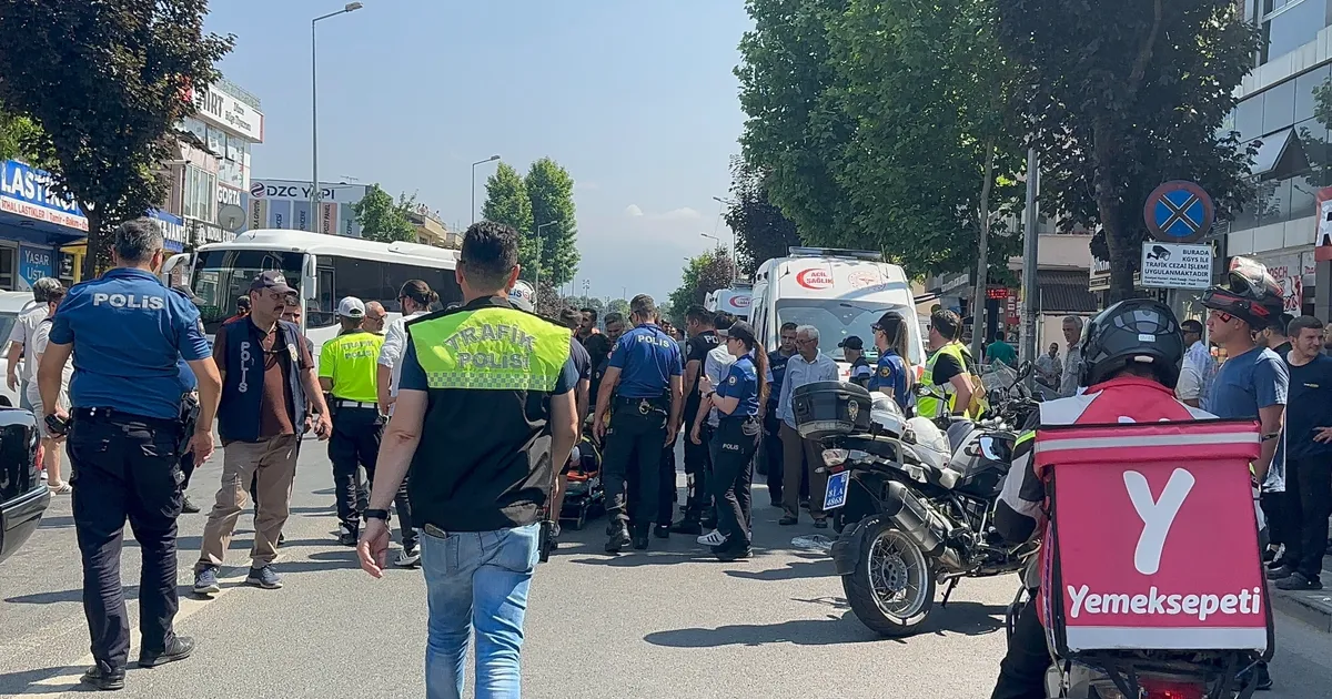 Düzce'de trafik kazası: 2 polis memuru yaralandı