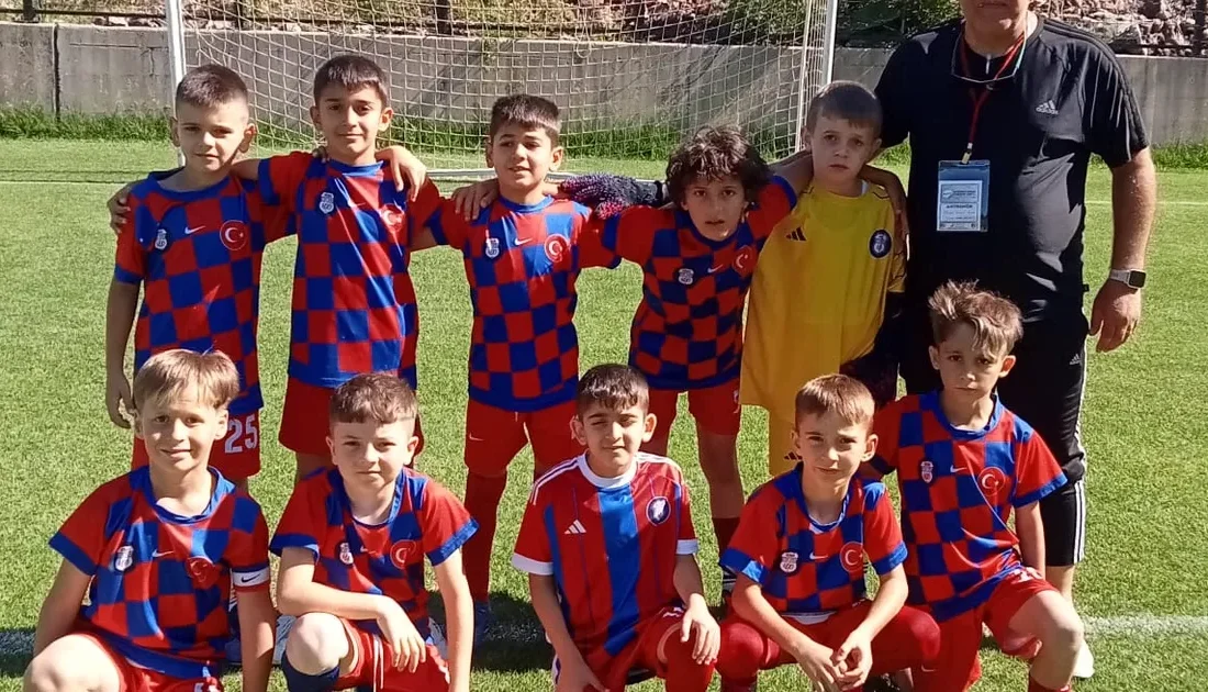 Edirne Keşanlı minikler Kartepe Turnuvası’nda ikinci oldu