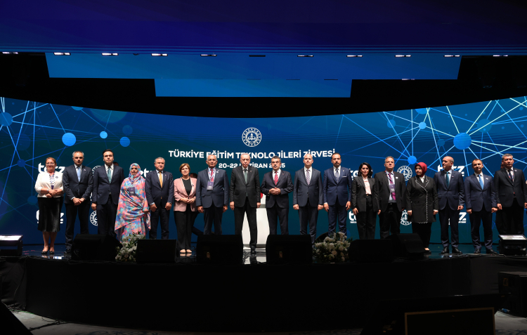 Erdoğan: Eğitimde dijital altyapı güçleniyor