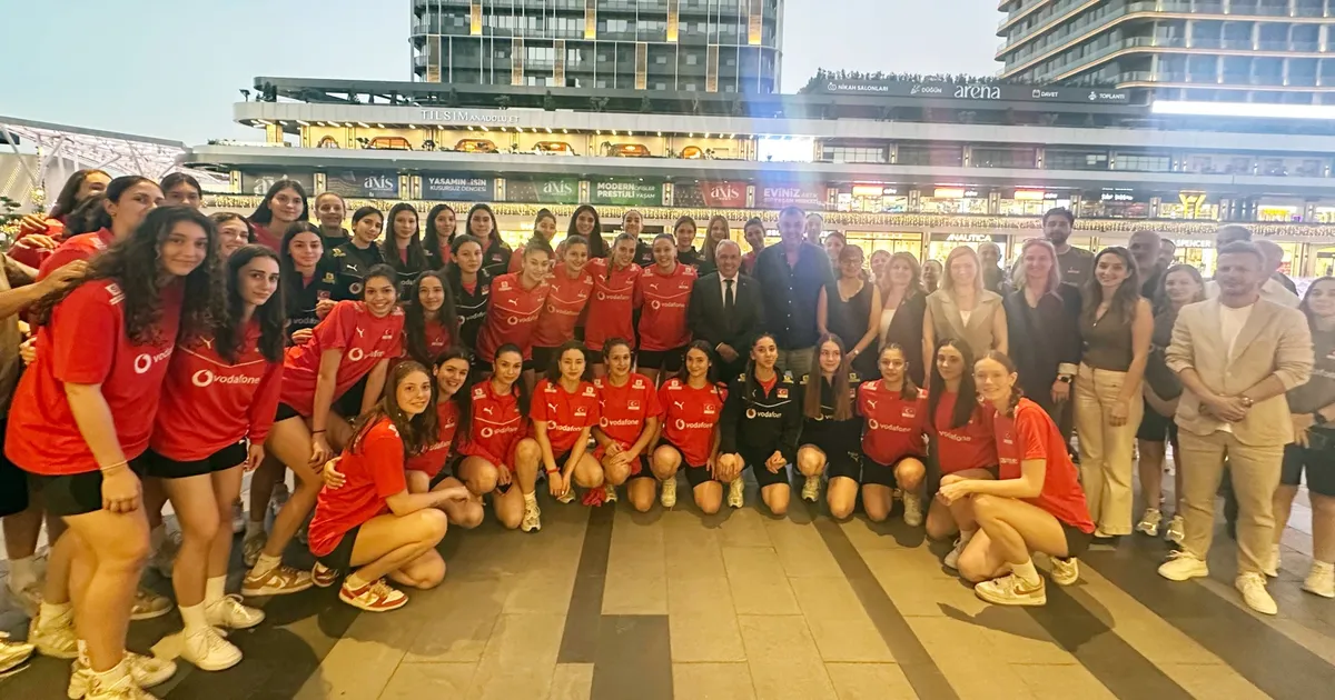 Filenin genç sultanlarına Bursa'da moral yemeği