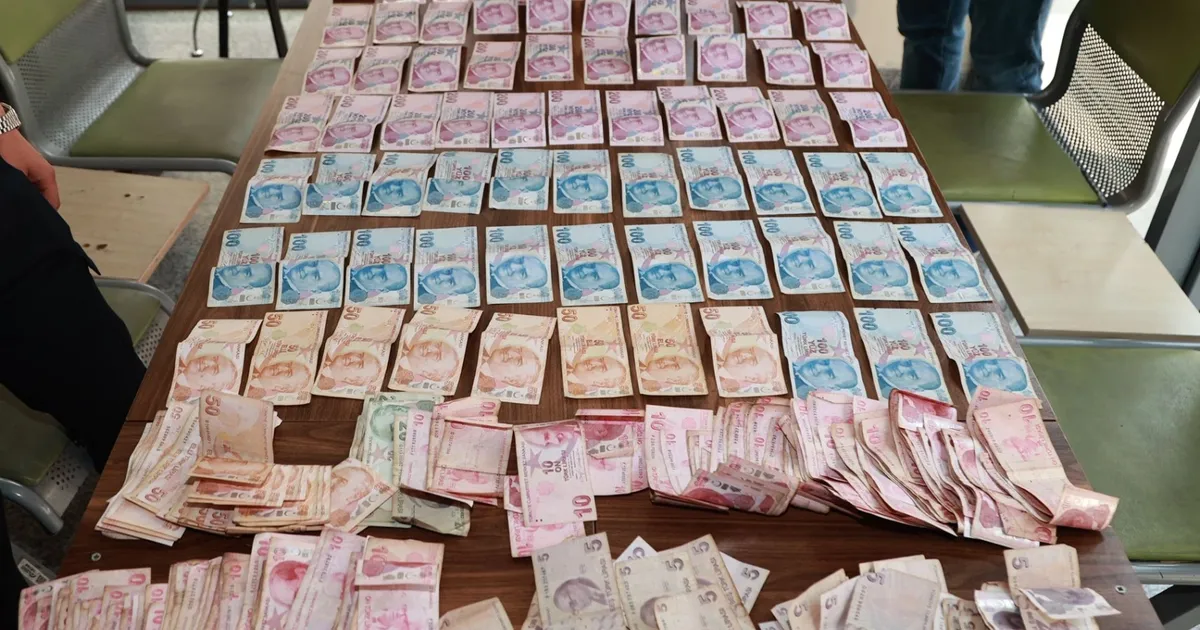 Gebze'de dilenci şoku! Üzerinden 20 bin TL'den fazla para çıktı!