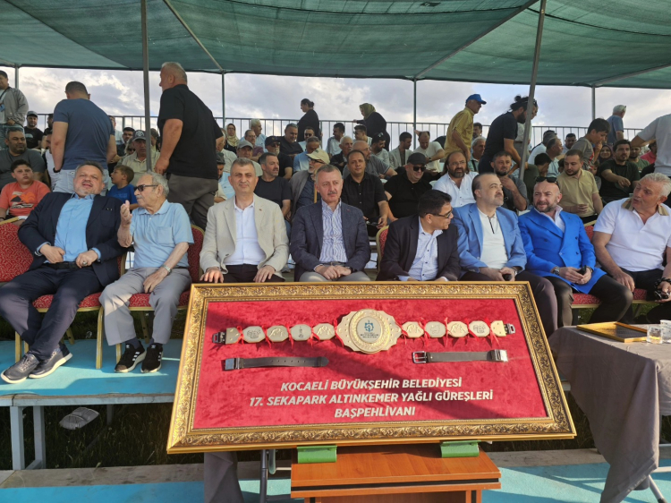 Gölcüklü pehlivan başaltında şampiyon oldu