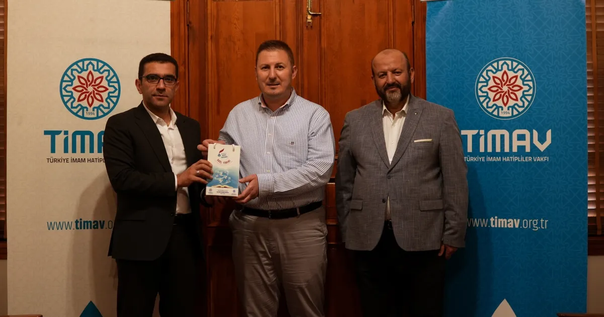 Hafız İsmail Özarpa, kazandığı ödülünü TİMAV'a bağışladı