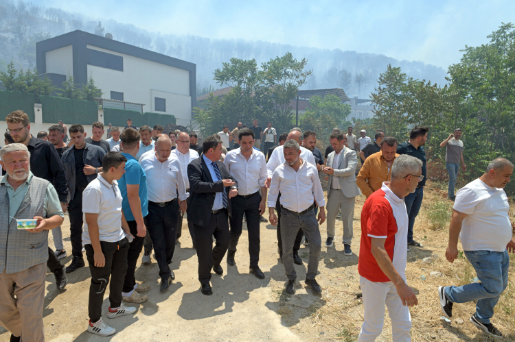 İsmetiye’deki yangına müdahaleyi Erkan Aydın takip etti