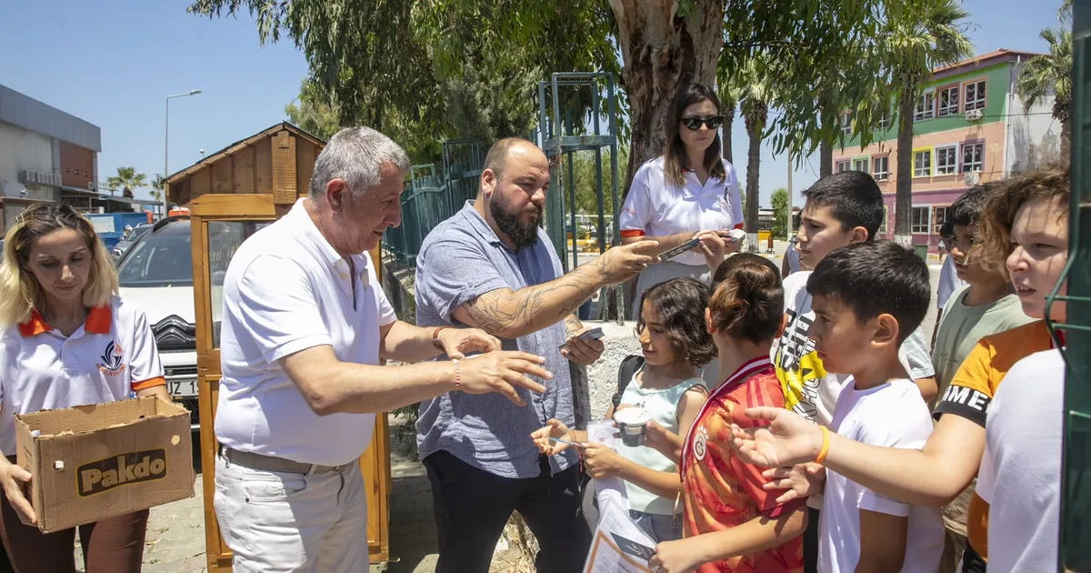 İzmir Güzelbahçe Belediyesi’nin karne hediyesine 'Milli Eğitim' engeli