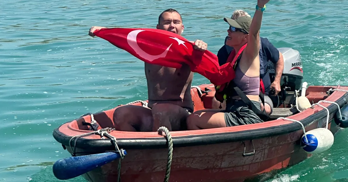 İzmir’in gururu Tuna bir kez daha tarih yazdı... Tuna, 'Manş' hedefine ulaştı!