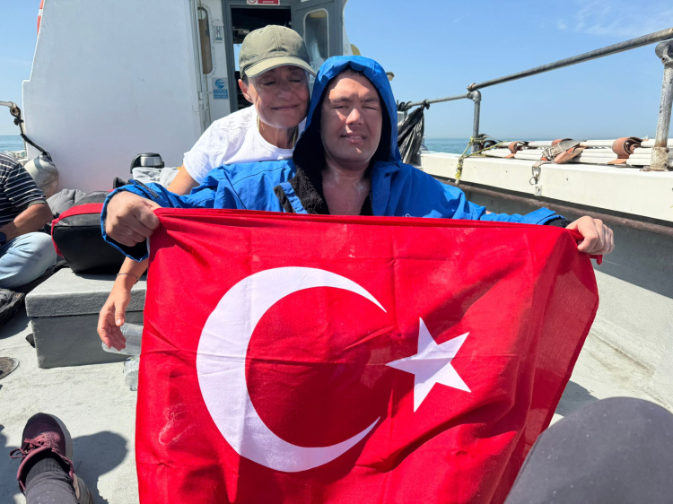 İzmir’in gururu Tuna bir kez daha tarih yazdı... Tuna, 'Manş' hedefine ulaştı!