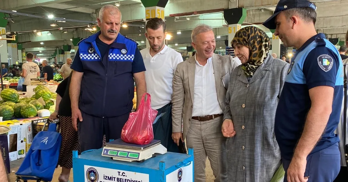 İzmit Belediyesinden pazar yerlerinde hassas terazi denetimi