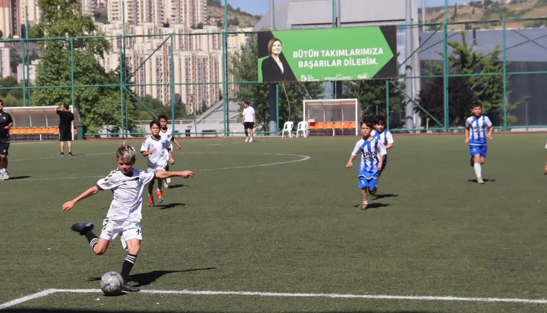 İzmit’in Kurtuluş Kupası coşkuyla tamamlandı