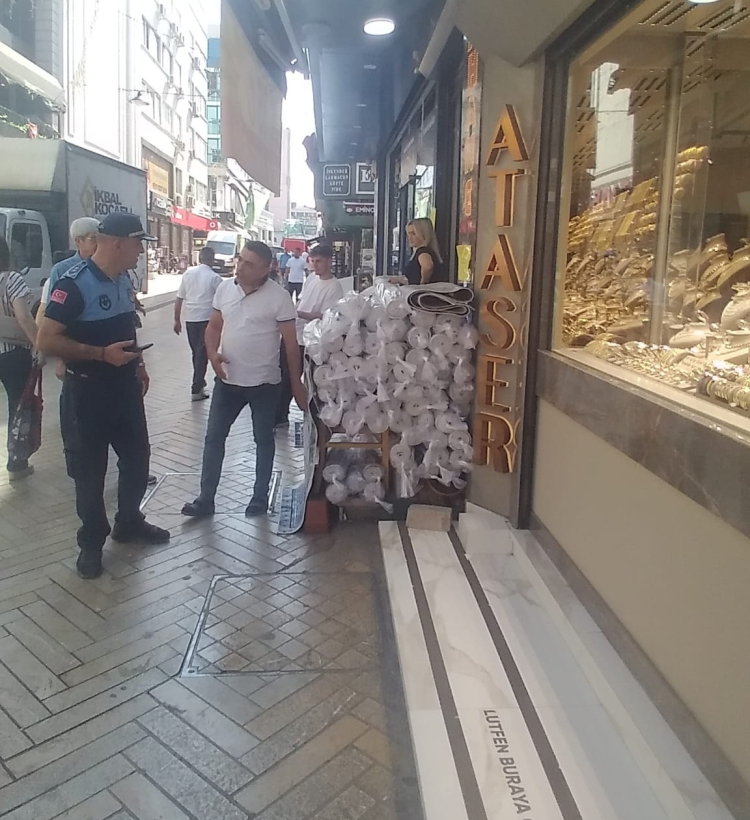 İzmit’te kaldırımlar yenileniyor