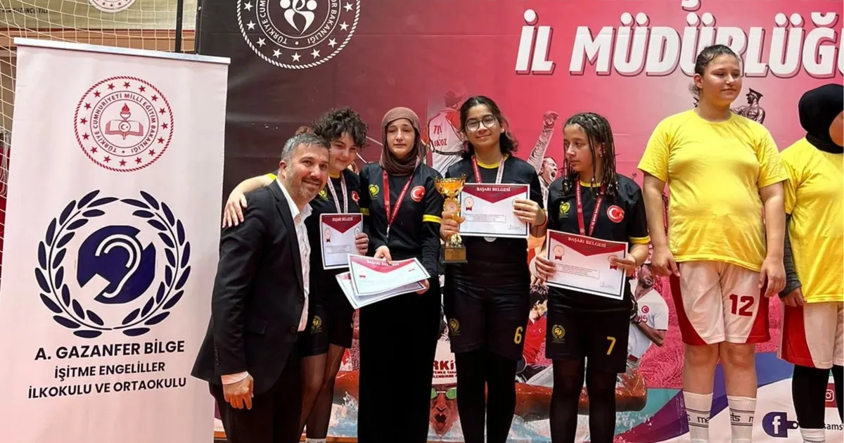 Karamürsel’in işitme engelli öğrencileri masa tenisinde Türkiye’yi gururlandırdı