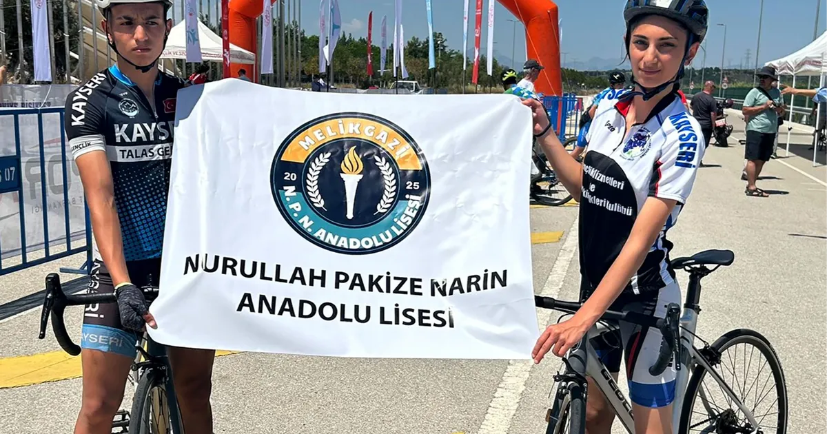 Kayseri'nin gururlandıran lise... Bisiklet ve voleybolda parladı
