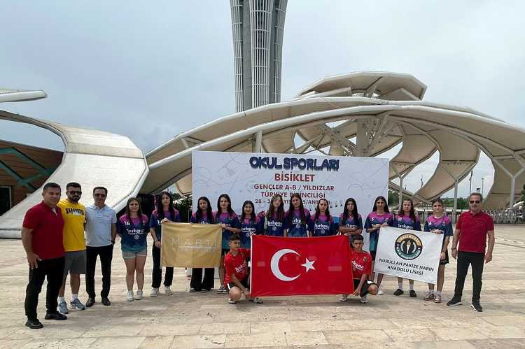 Kayseri'nin gururlandıran lise... Bisiklet ve voleybolda parladı