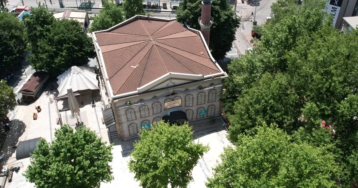 Kocaeli Büyükşehir, Fevziye Camii’nin dış cephesini yeniledi