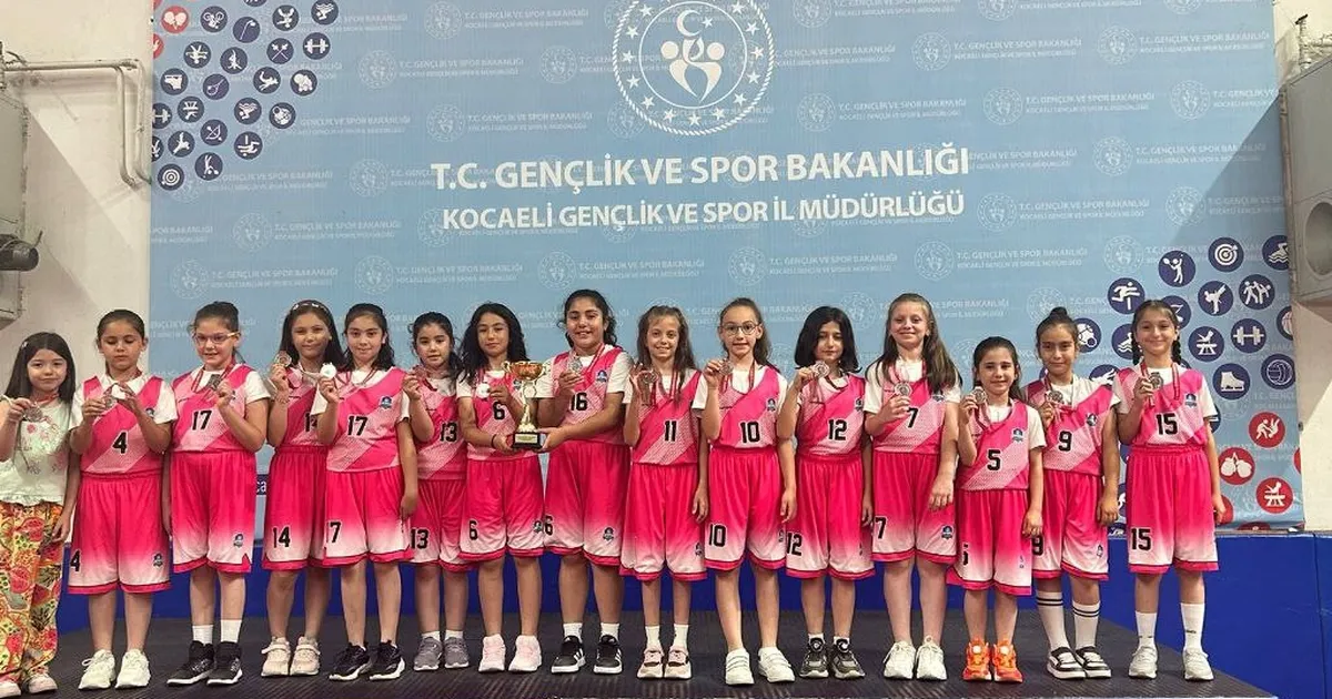 Kocaeli Çayırova’nın minikleri madalyaya doymuyor