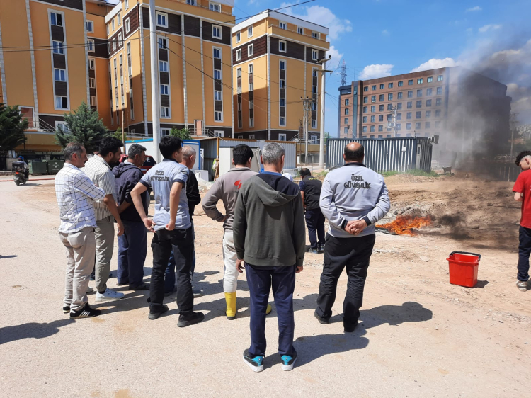 Kocaeli İtfaiyesi’nden uygulamalı eğitim
