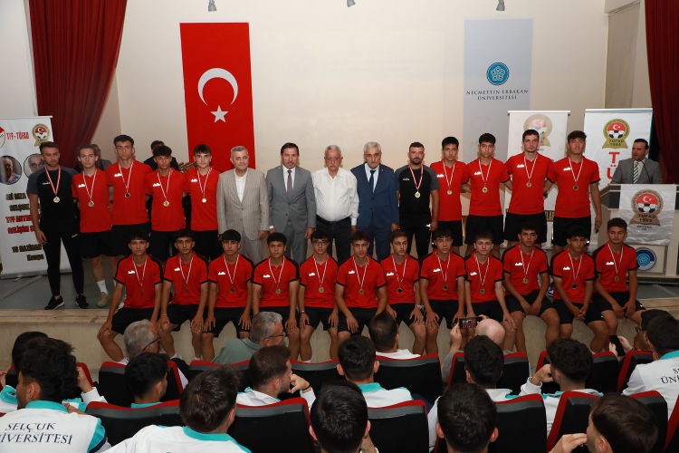 Konya Karatay’da spora yatırım, onur ödülüyle taçlandı