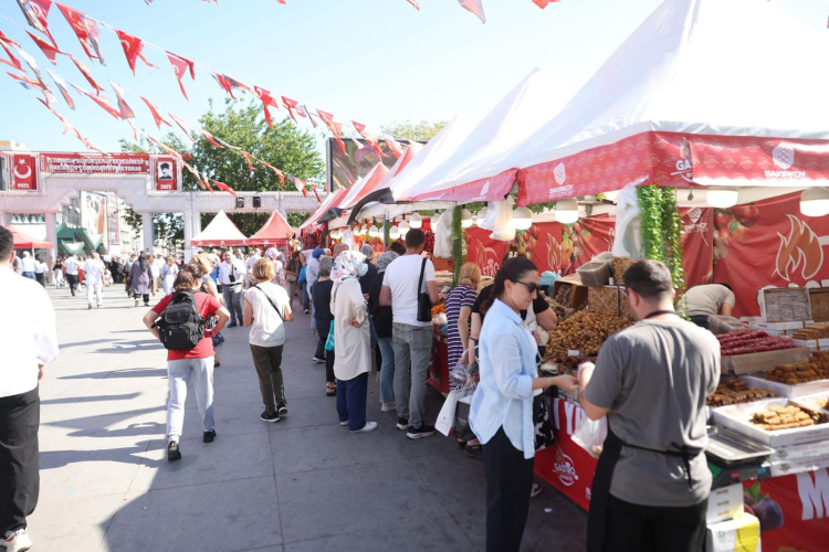 Lezzet şöleni Gastro Bakırköy başladı