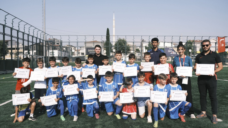 Minikler sertifikalarını Kaan Gürbüz’den aldı