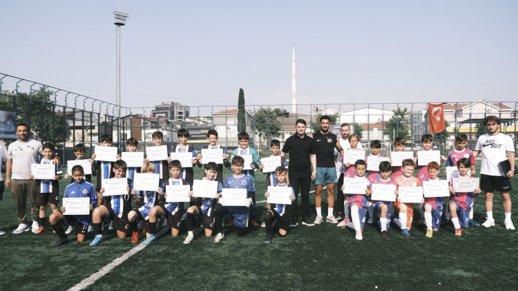 Minikler sertifikalarını Kaan Gürbüz’den aldı