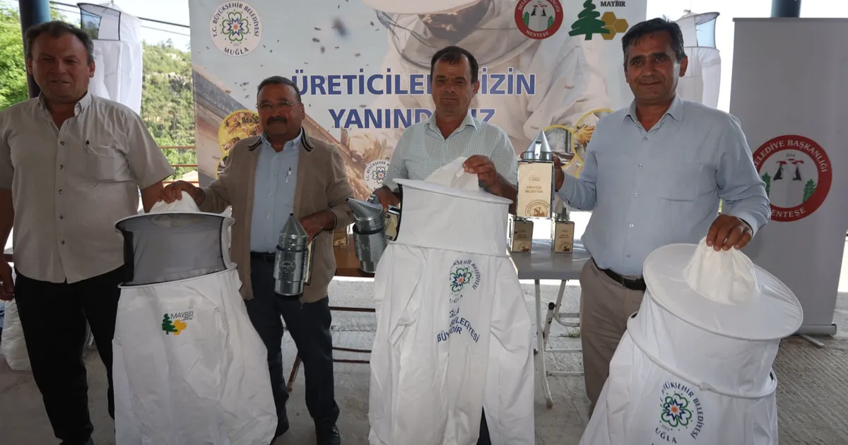 Muğla’da arıcılara ekipman desteği