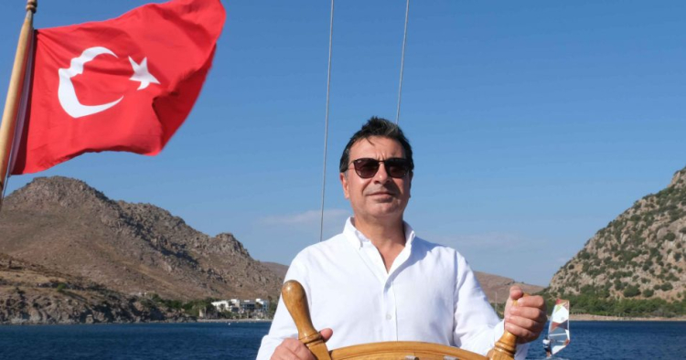 Muğla’nın mavi koyları 8 atık alım teknesiyle korunuyor