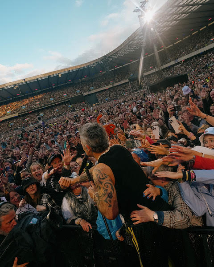Robbie Williams'dan İstanbul'da unutulmaz geceye davet