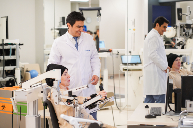 Robotik rehabilitasyonla felçli hastalar yeniden yürüyor!