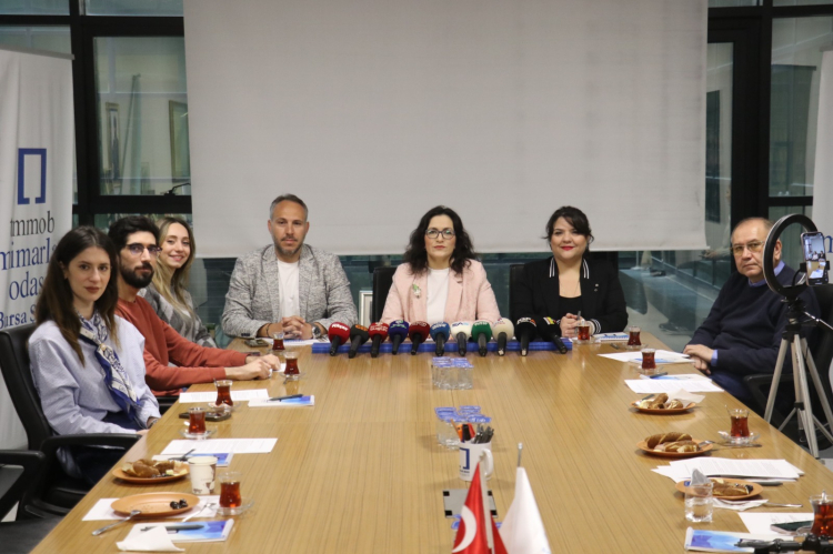 ''Sağlıklı çevre için doğa karşıtı politikalar son bulsun''
