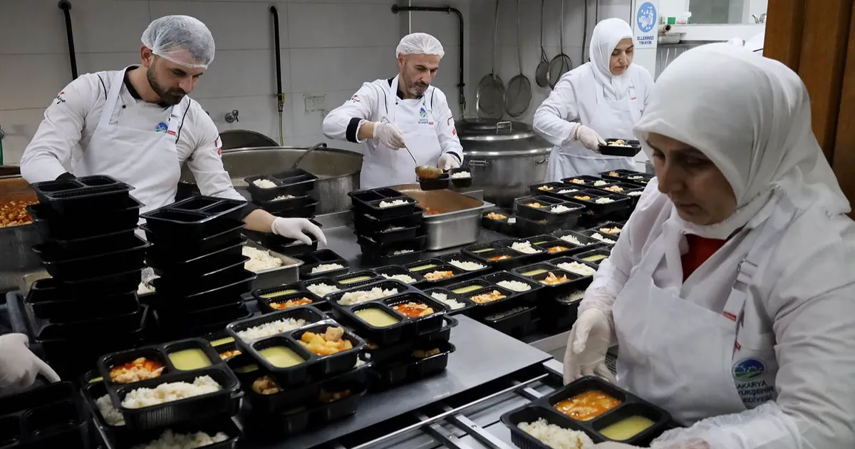 Sakarya Büyükşehir bayramın bereketini ihtiyaç sahiplerinin sofrasına ulaştıracak