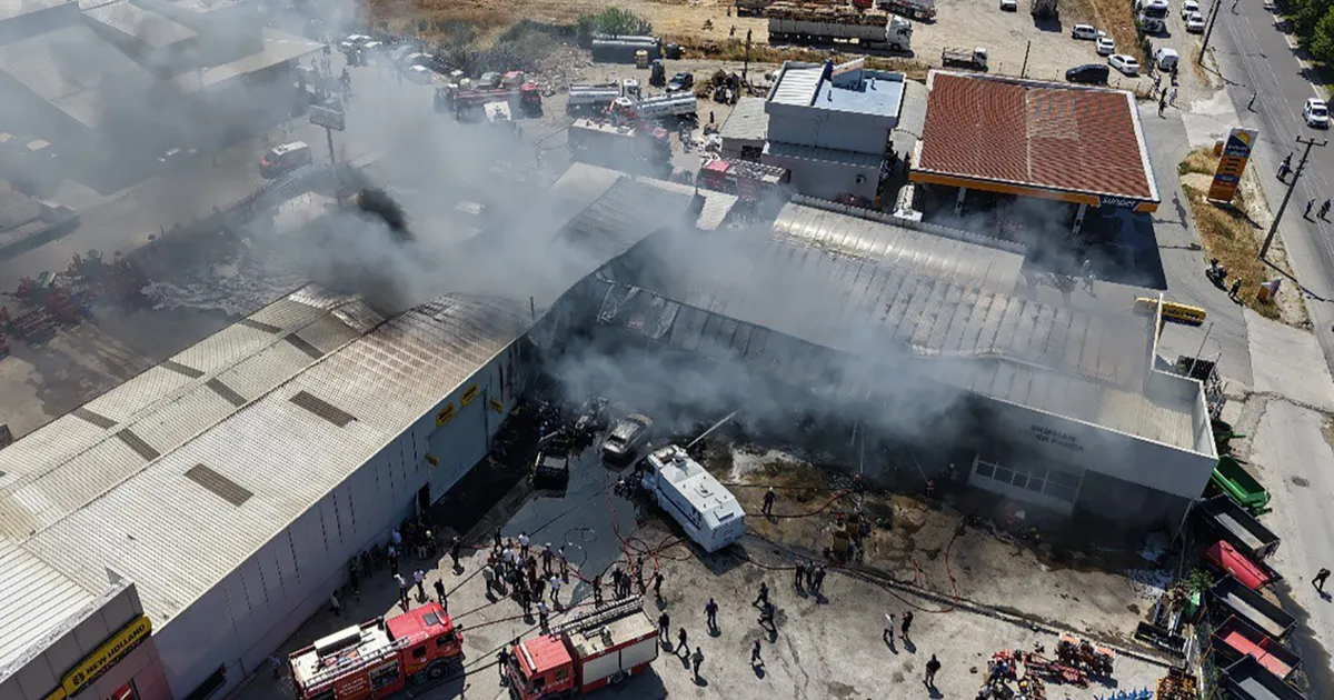 Sakarya’da traktör fabrikasında yangın!