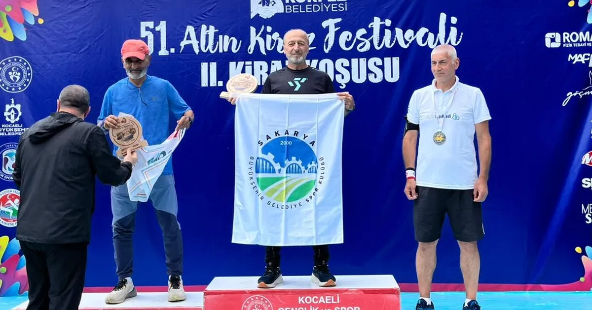 Sakarya’nın koşan tecrübesi Ali Turan kürsüyü bırakmıyor