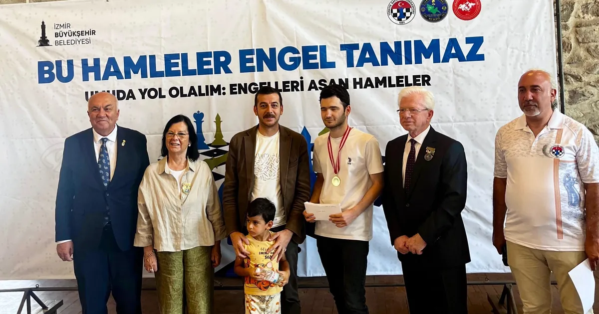 Satranç turnuvasında hamleler engelleri aştı