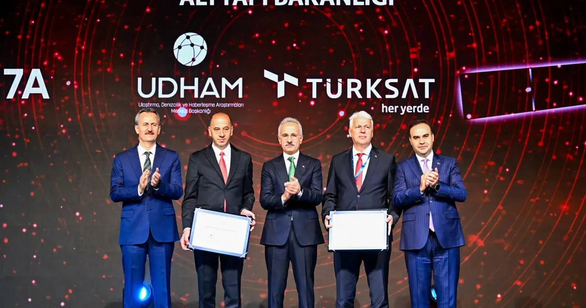 Uzayda Güçlü Türkiye... İmzalar TÜRKSAT 7A için atıldı