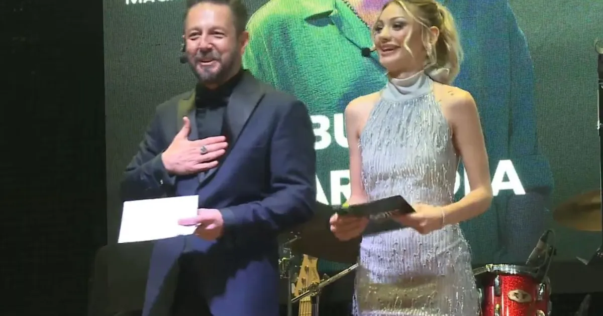 Vizyon Gecesi Ödülleri Nevide Çiçek ve Burak Sarımola'yla eğlenceye dönüştü