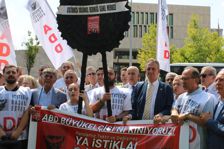 ADD, ABD Büyükelçisi Tom Barrack'ı protesto etti