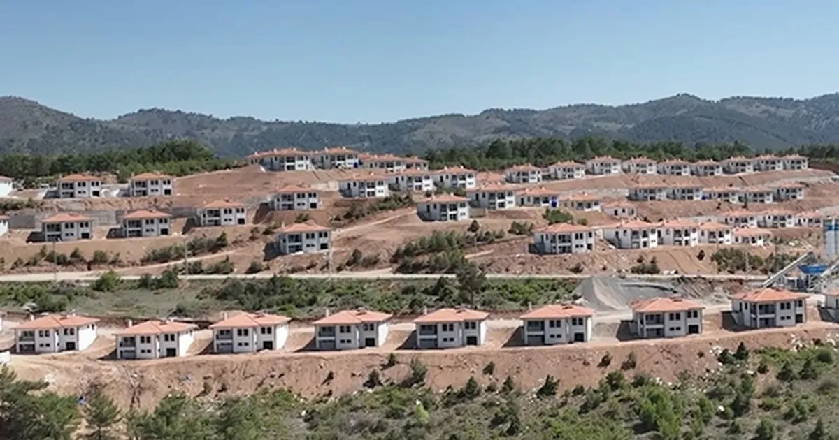 Afet bölgesinin iki katlı köy evleri tamamlandı... İlk görüntüler Kahramanmaraş Bulanık Köyü'nden
