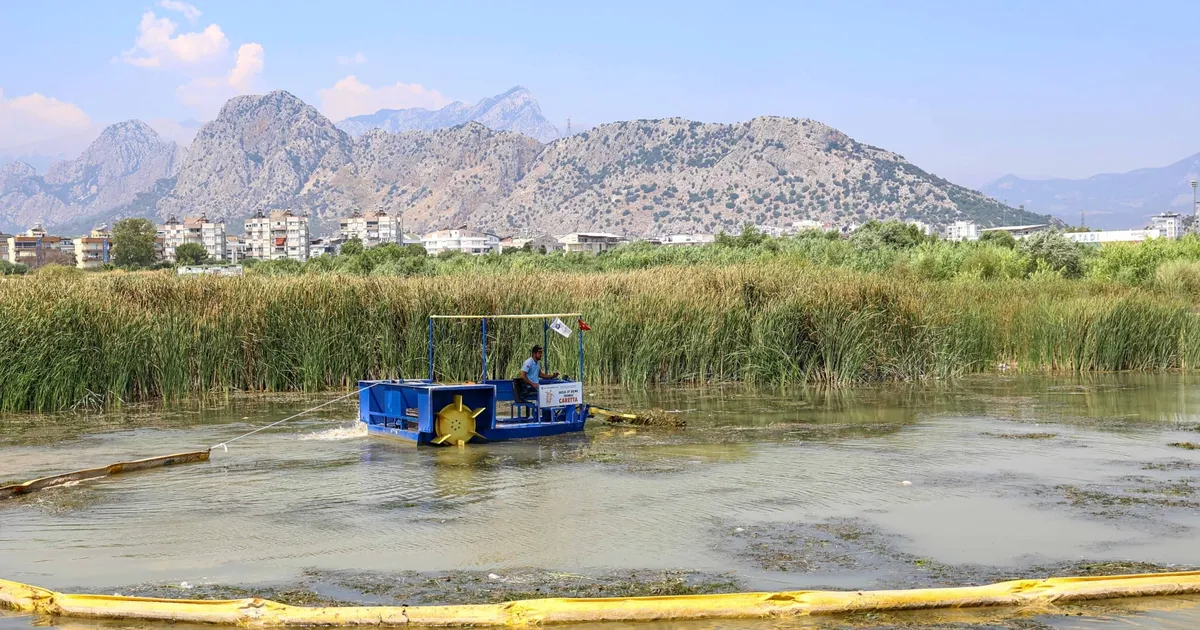 Antalya Boğaçayı’nda ekolojik temizlik devam ediyor