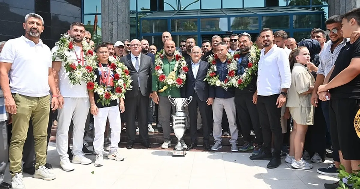 Antalya Kumluca'nın gururları törenle karşılandı