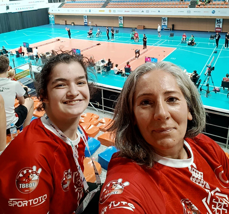 Avrupa’da Türk Bayrağı’nı dalgalandıran Sakaryalı Hüdanur’a anlamlı destek