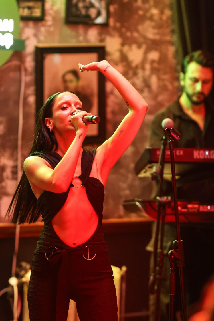 Aybüke Albere’den samimi itiraf: “Çocukluk aşkım Çelik’ti!”